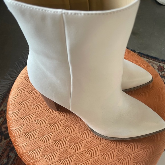 Boots - Picture 3 of 4